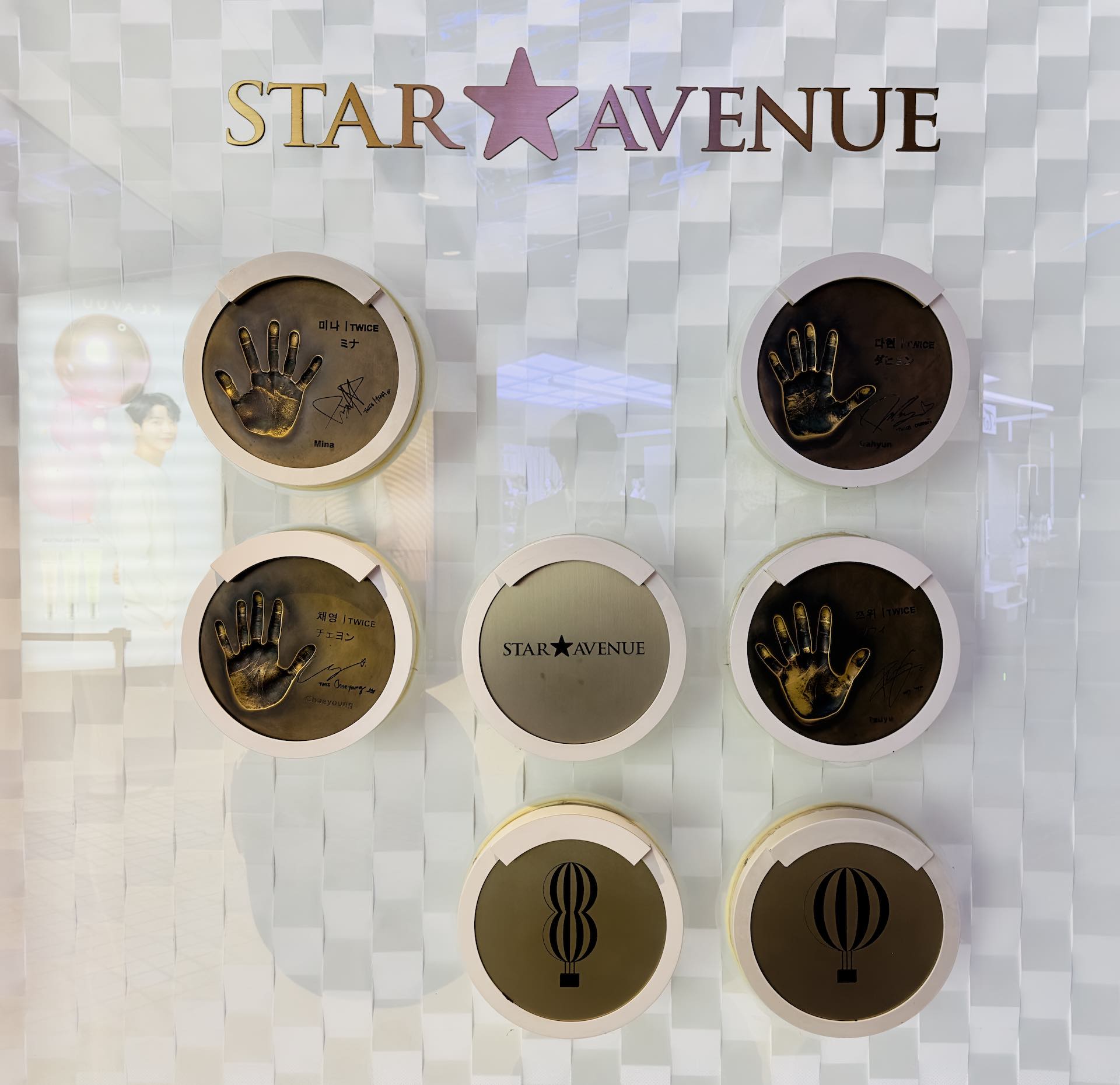 Seoul Myeongdong Lotte Department Store ‘Star Avenue’ – OWL Magazine