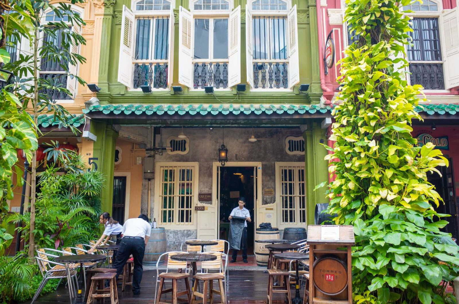 The Fusion Culture of Singapore: Peranakan Culture – OWL Magazine