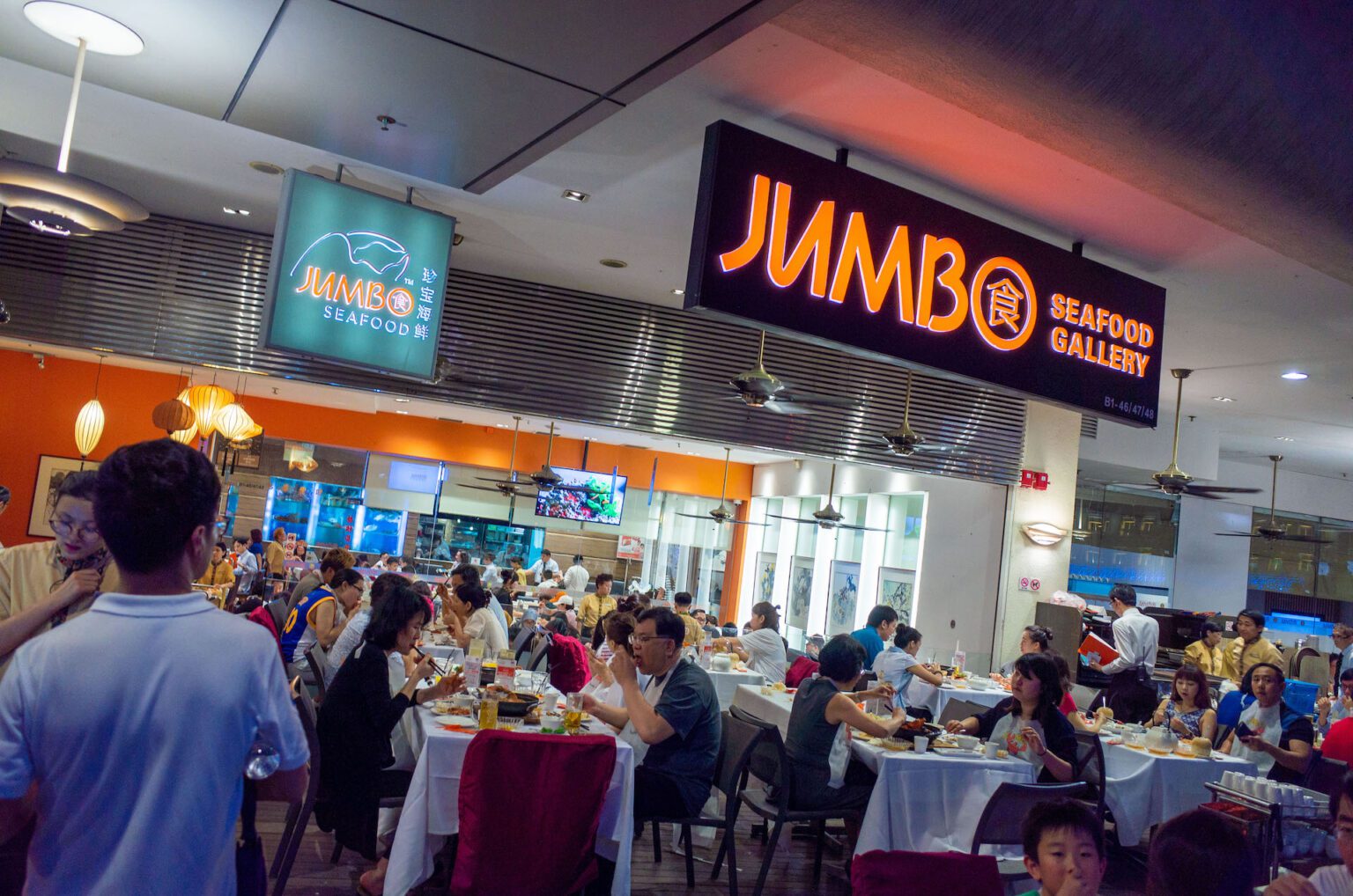 Singapore Clarke Quay, Chili Crab at “Jumbo Seafood” – OWL Magazine