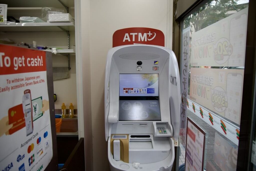 도쿄 여행 — 시부야 ‘세븐일레븐 엔야마초점’, 7BANK ATM 수수료 무료 엔화 환전 – OWL Magazine